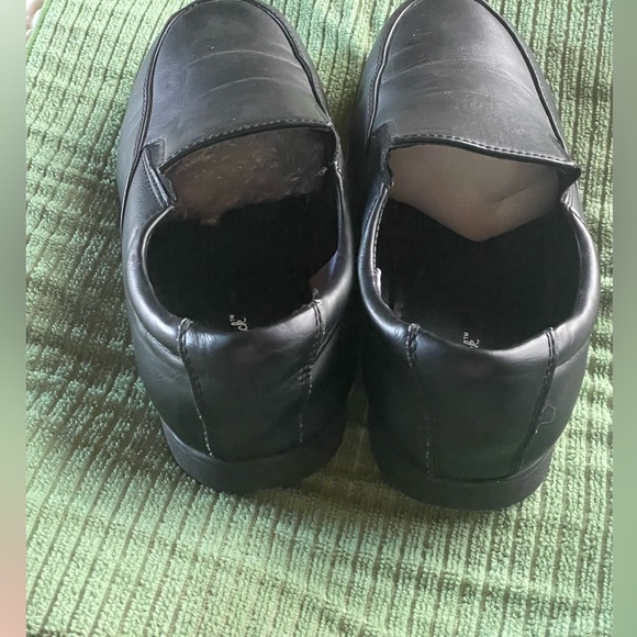Boys shoes 👟 Cat & Jack size 6-black pre owned in good shape! - Picture 5 of 6